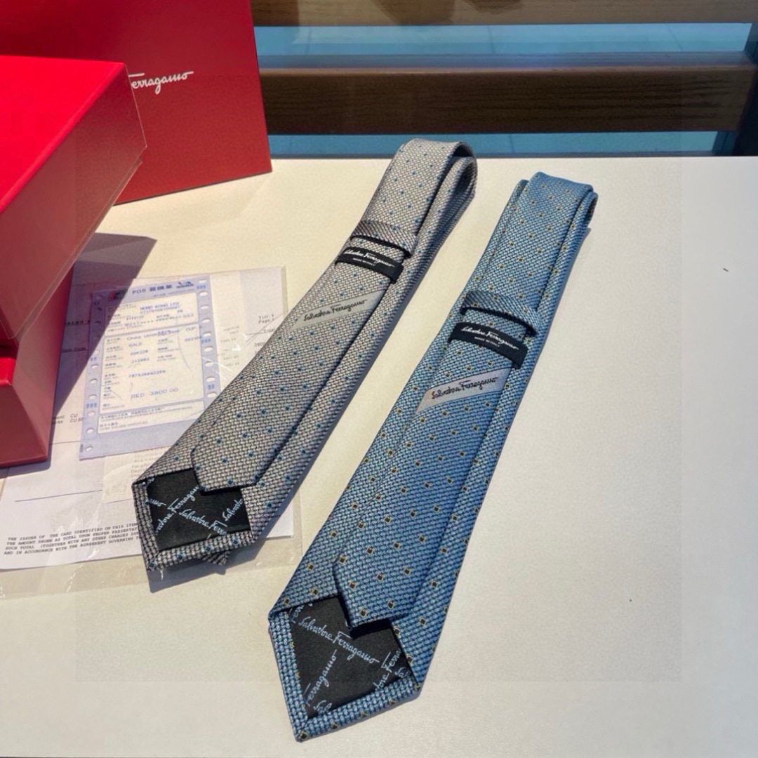 特价特 配包装 菲拉格慕男士新款领带系列👔👔，让男士可以充分展示自己个性。100%顶级斜纹真丝手工定制‼