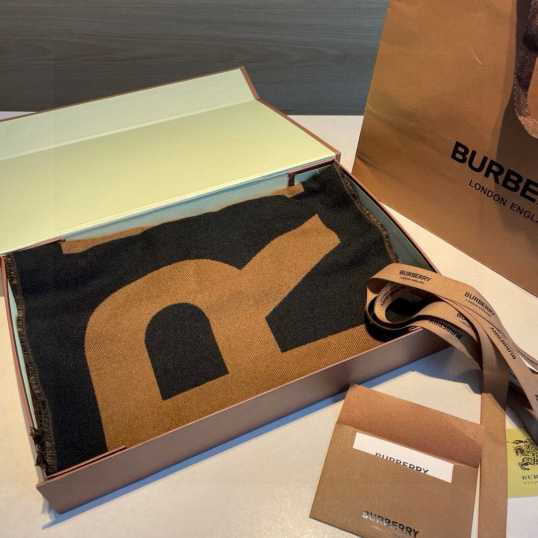 ✨✨【先到先得】巴宝莉专柜最新款💨火爆来袭💥🎊顶级双层色织工艺。此工艺只有巴宝莉纯正代工厂才有的工艺‼️