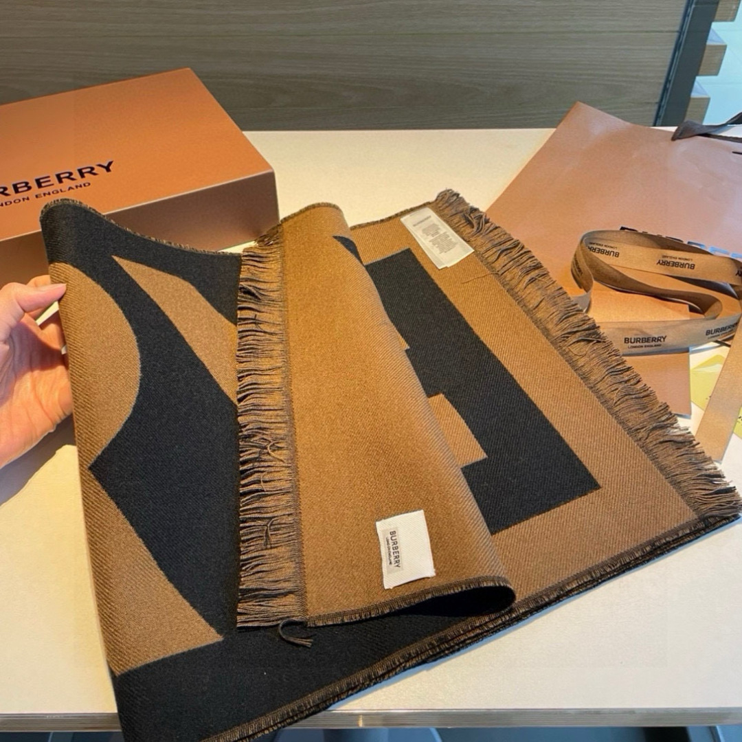 ✨✨【先到先得】巴宝莉专柜最新款💨火爆来袭💥🎊顶级双层色织工艺。此工艺只有巴宝莉纯正代工厂才有的工艺‼️