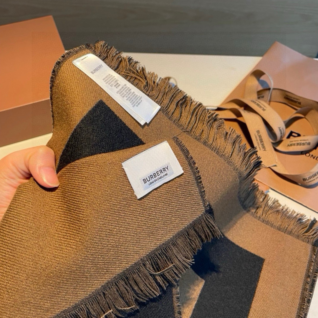 ✨✨【先到先得】巴宝莉专柜最新款💨火爆来袭💥🎊顶级双层色织工艺。此工艺只有巴宝莉纯正代工厂才有的工艺‼️