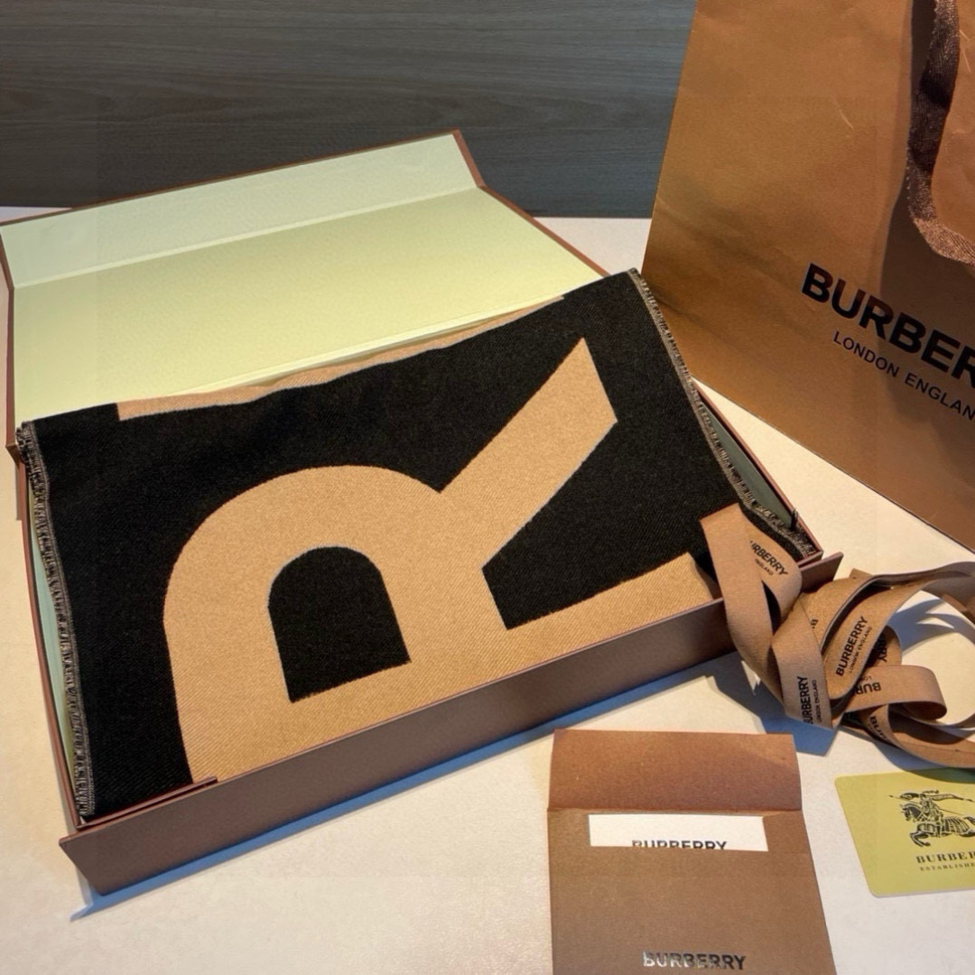 ✨✨【先到先得】巴宝莉专柜最新款💨火爆来袭💥🎊顶级双层色织工艺。此工艺只有巴宝莉纯正代工厂才有的工艺‼️