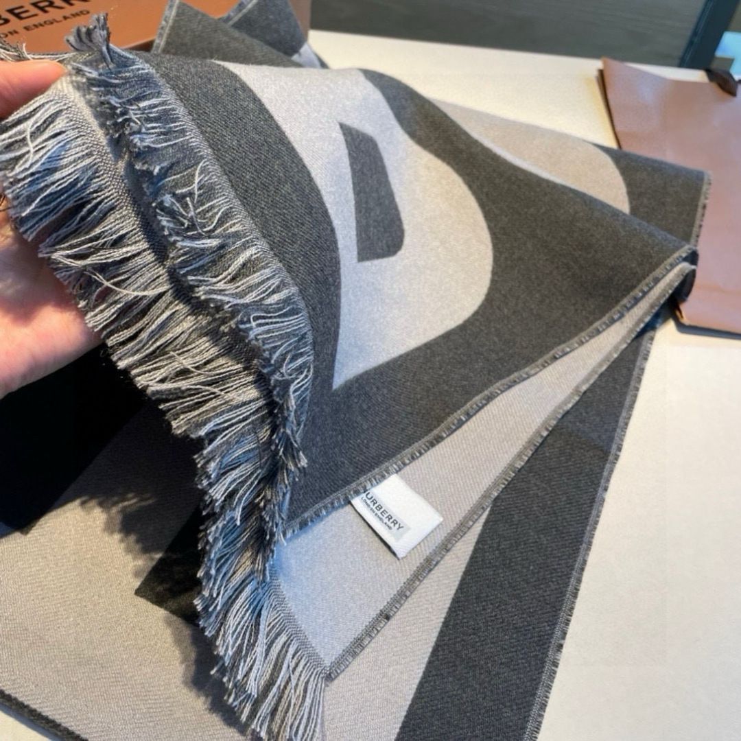 ✨✨【先到先得】巴宝莉专柜最新款💨火爆来袭💥🎊顶级双层色织工艺。此工艺只有巴宝莉纯正代工厂才有的工艺‼️