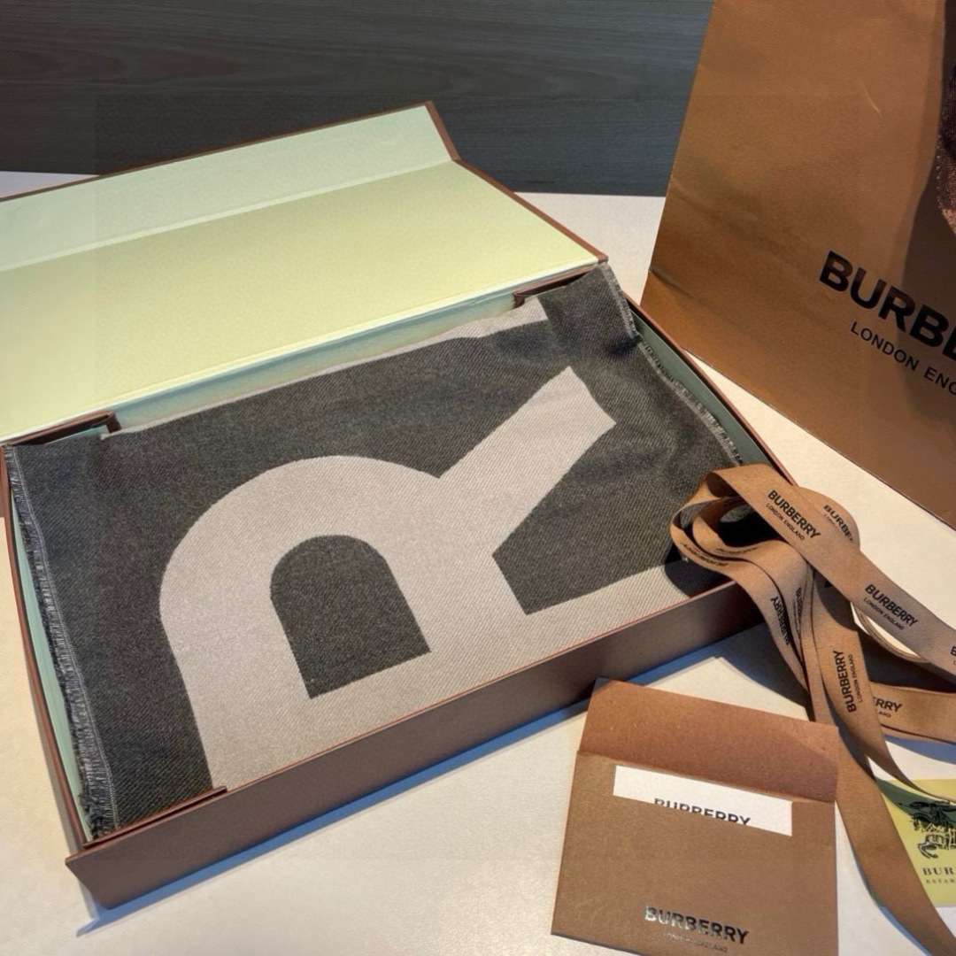 ✨✨【先到先得】巴宝莉专柜最新款💨火爆来袭💥🎊顶级双层色织工艺。此工艺只有巴宝莉纯正代工厂才有的工艺‼️