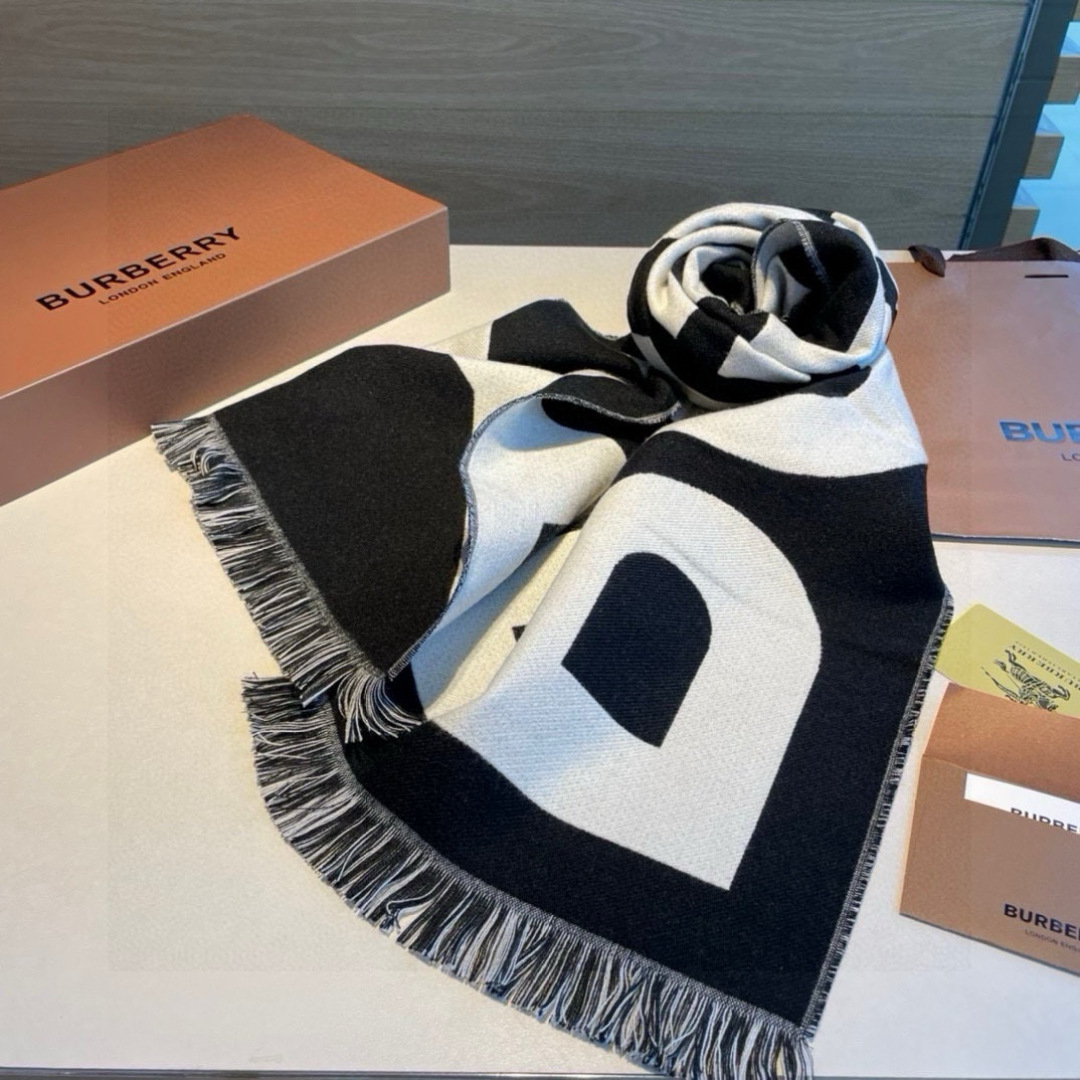 ✨✨【先到先得】巴宝莉专柜最新款💨火爆来袭💥🎊顶级双层色织工艺。此工艺只有巴宝莉纯正代工厂才有的工艺‼️