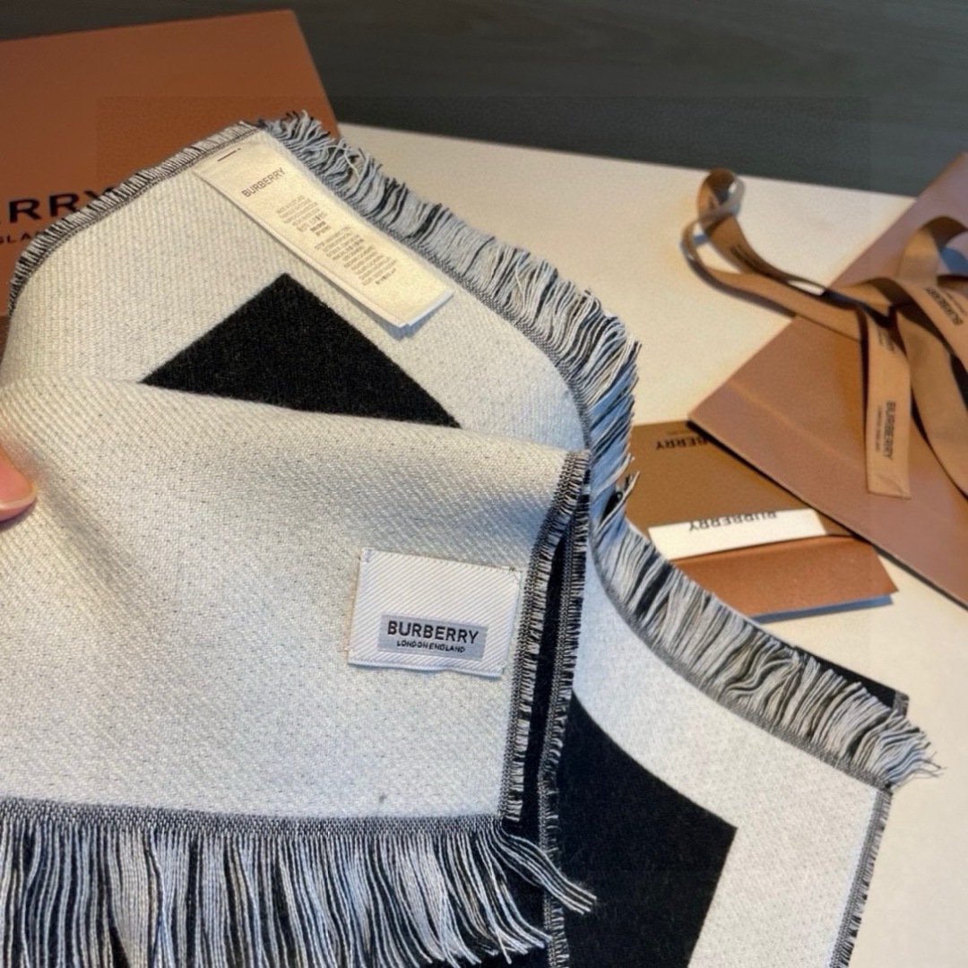 ✨✨【先到先得】巴宝莉专柜最新款💨火爆来袭💥🎊顶级双层色织工艺。此工艺只有巴宝莉纯正代工厂才有的工艺‼️