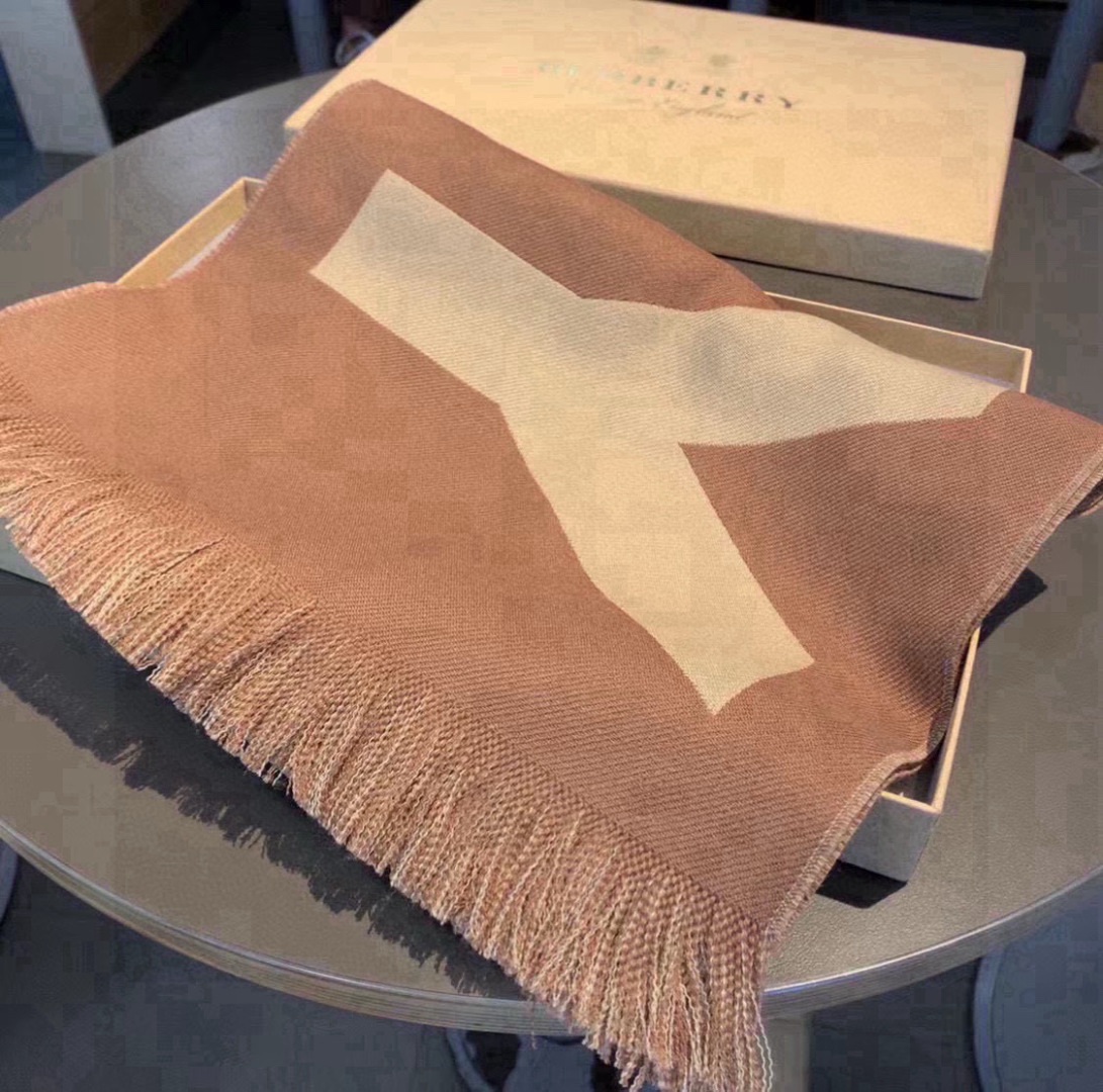 ✨✨【先到先得】巴宝莉专柜最新款💨火爆来袭💥🎊顶级双层色织工艺。此工艺只有巴宝莉纯正代工厂才有的工艺‼️