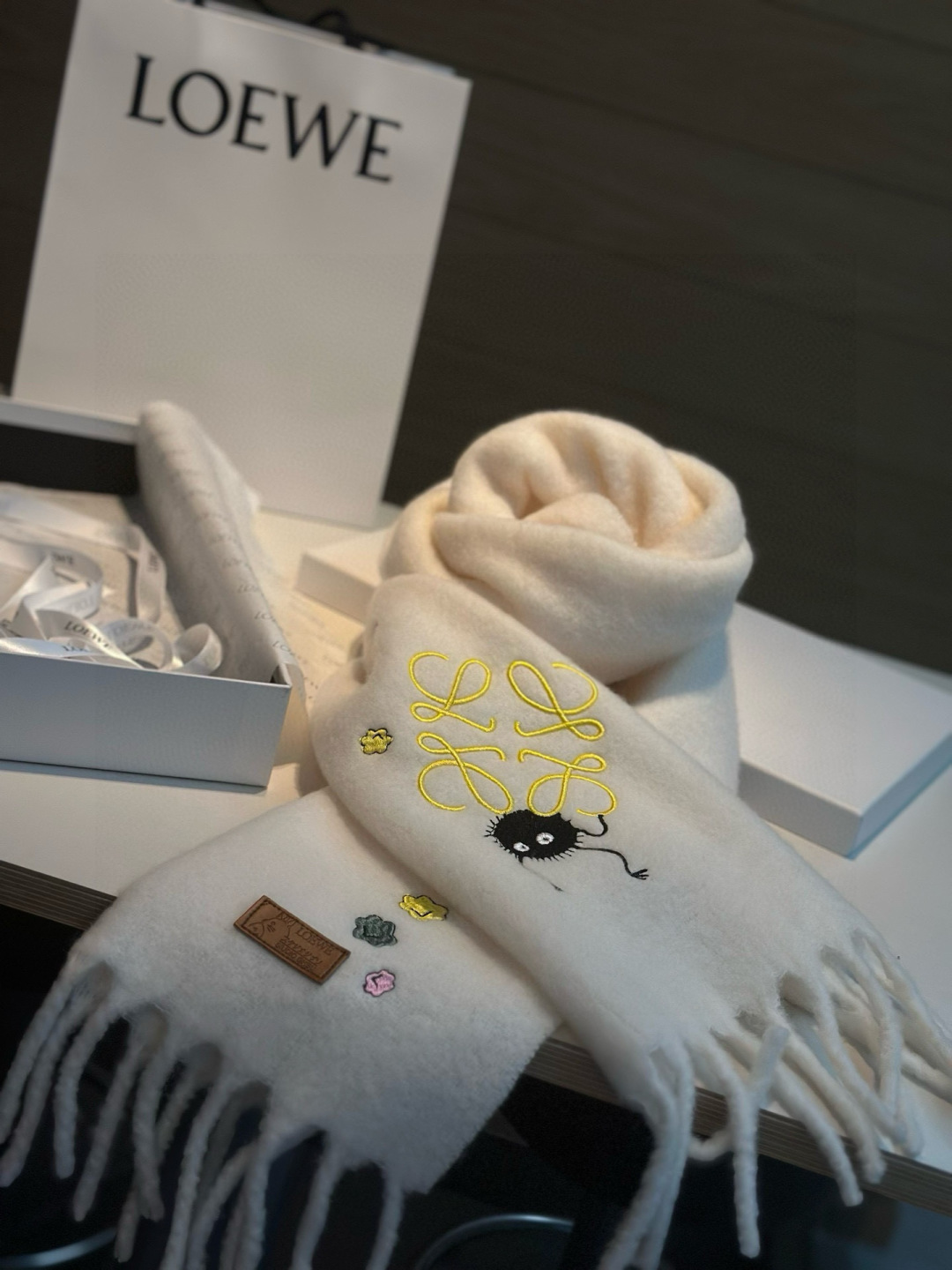 【▪❤️️loewe 超美新款马海毛围巾！超级推荐入手！】质感好货！罗意威主打的马海毛围巾~据说超难买哦