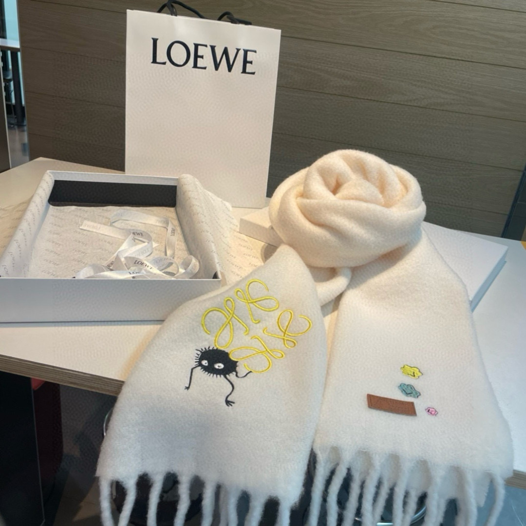 【▪❤️️loewe 超美新款马海毛围巾！超级推荐入手！】质感好货！罗意威主打的马海毛围巾~据说超难买哦