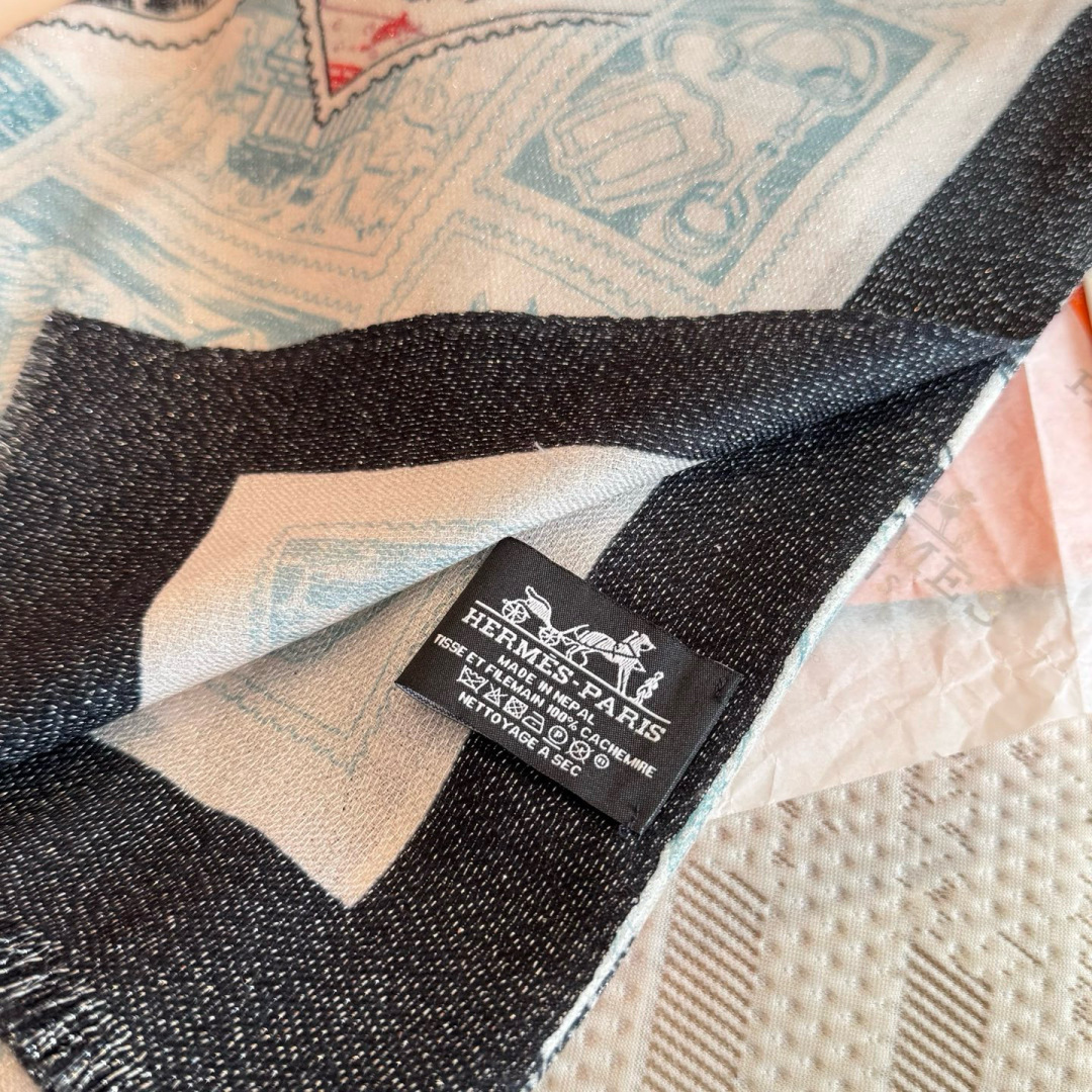 金丝线版 上新❤️超级有腔调！！！巨巨巨巨美的闪光女神】谁懂这种秋冬调性的美啊？！！！这款小香披肩也是我