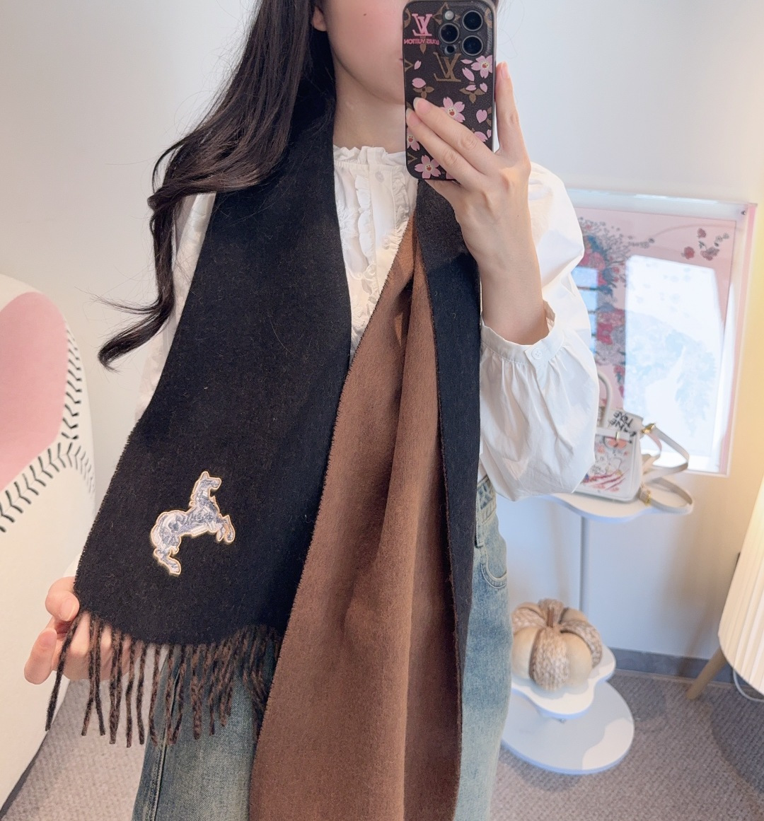 ✨✨爱马仕双面围巾❗好看的要疯掉了，太有型太有魅力了❗❗非常斯文时尚的秋冬单品！真的很喜欢，非常Clas