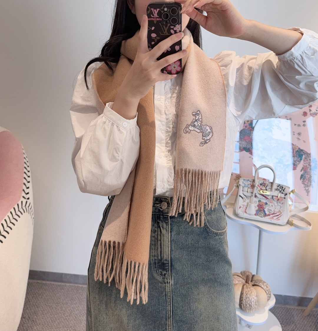 ✨✨爱马仕双面围巾❗好看的要疯掉了，太有型太有魅力了❗❗非常斯文时尚的秋冬单品！真的很喜欢，非常Clas