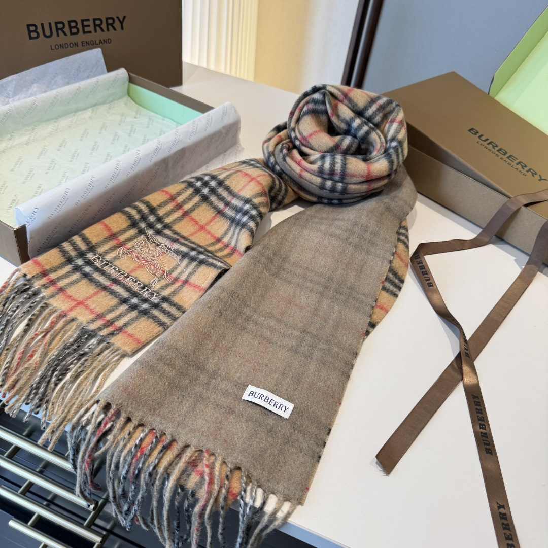 ✨✨Burberry · 巴宝莉双面围巾❗好看的要疯掉了，太有型太有魅力了❗❗非常斯文时尚的秋冬单品！真