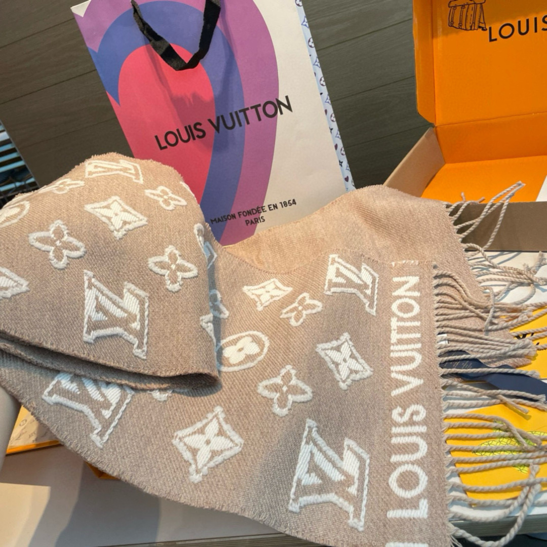 3D浮雕工艺 新 最新专柜同步上新 立体浮雕logo 超级拉风 厚实蓬松 原版原标 上身效果很好看 不分