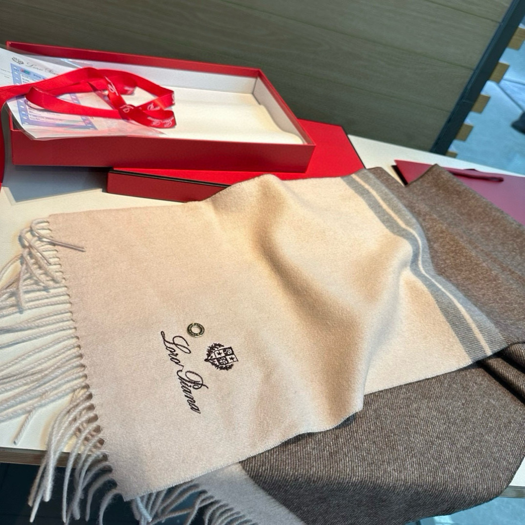 🆕Loro Piana · 诺悠翩雅【贸易公司尾单，极品山羊绒围巾披肩】送人自留都太高大上了😍重磅上新，