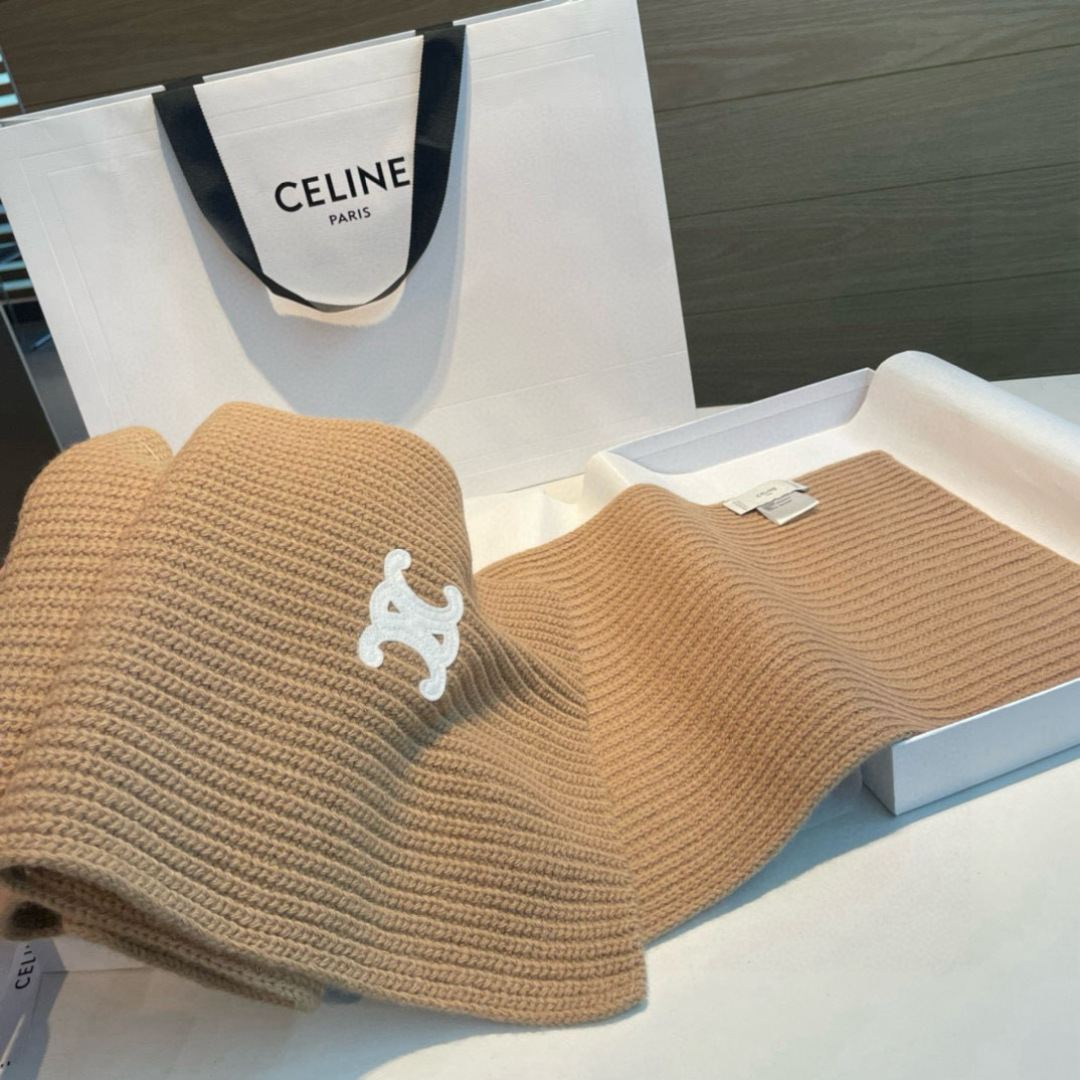 CELINE· 赛琳经典羊绒围巾❗来个硬货.麻溜的安排上.纯正出口❗原订单已经交货一批，其中一批刚过海关
