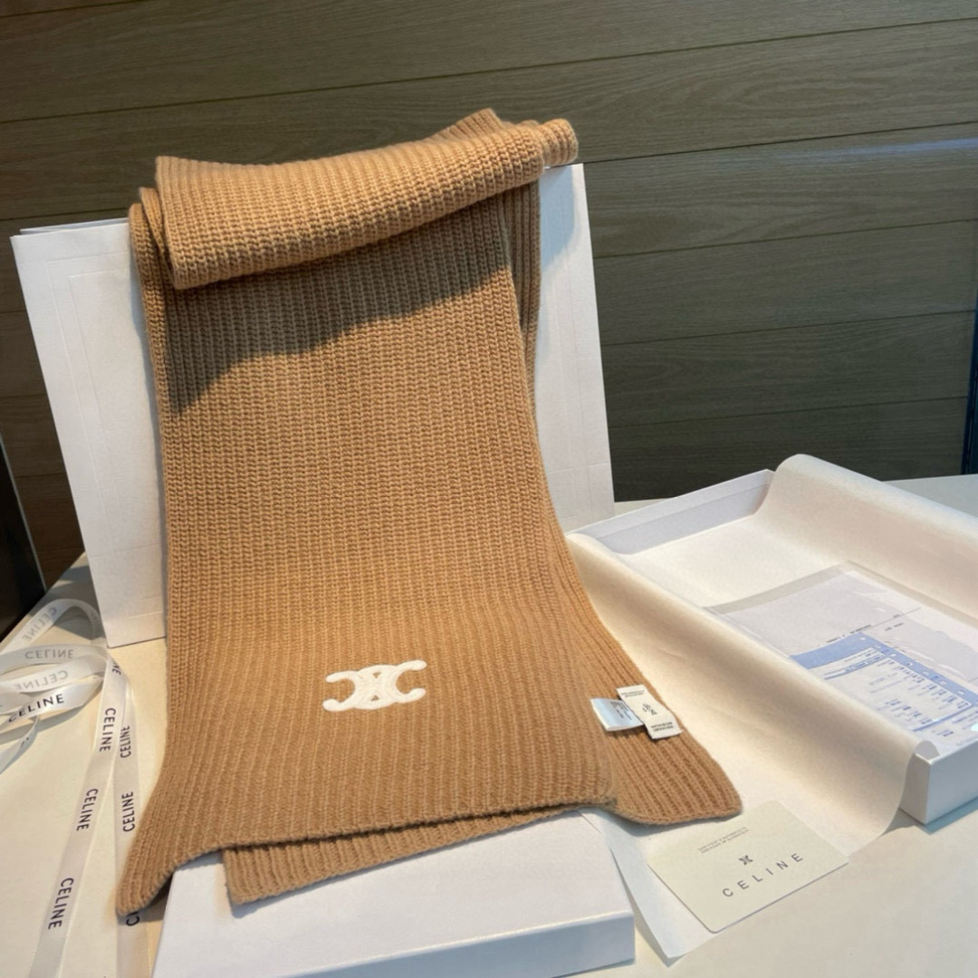 CELINE· 赛琳经典羊绒围巾❗来个硬货.麻溜的安排上.纯正出口❗原订单已经交货一批，其中一批刚过海关