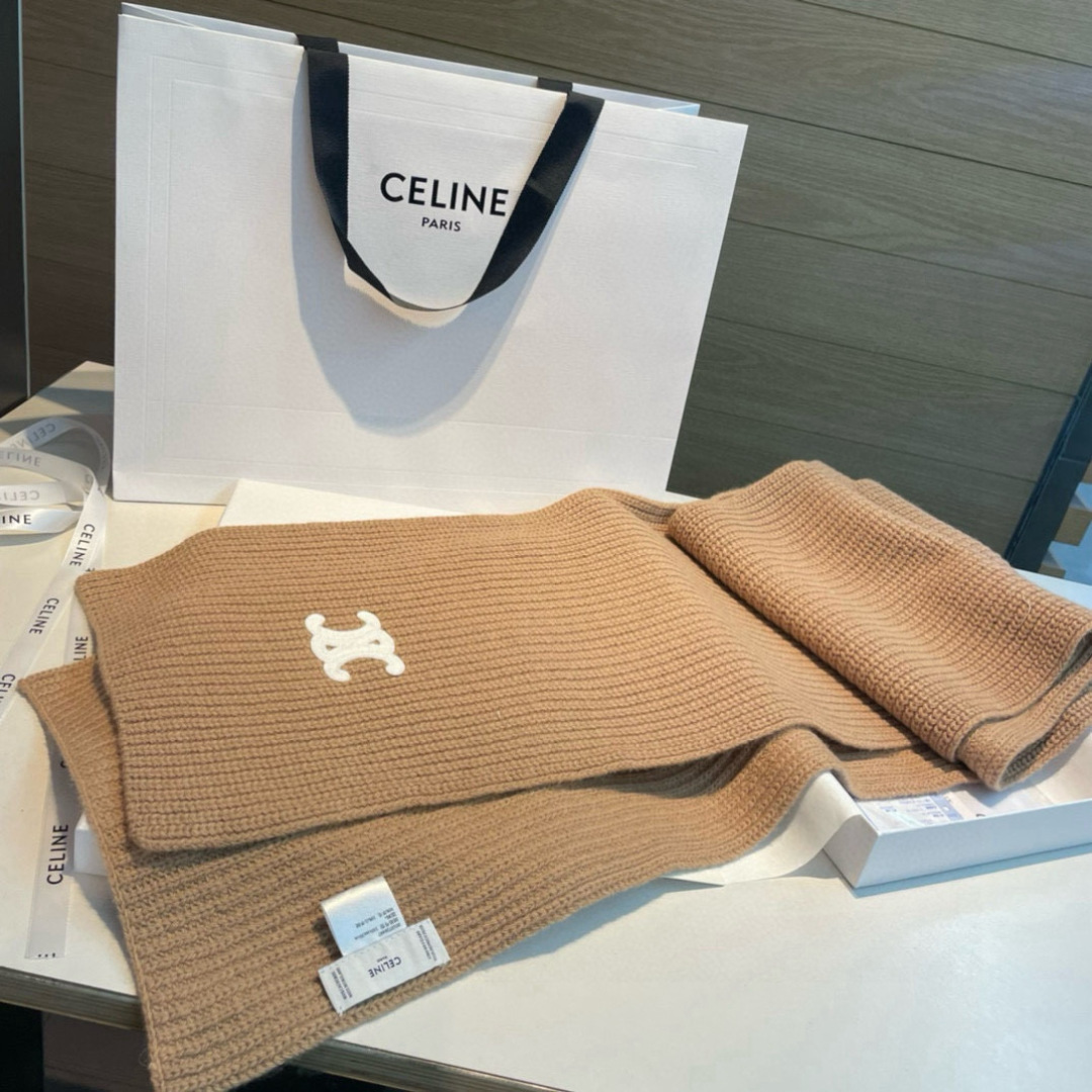 CELINE· 赛琳经典羊绒围巾❗来个硬货.麻溜的安排上.纯正出口❗原订单已经交货一批，其中一批刚过海关