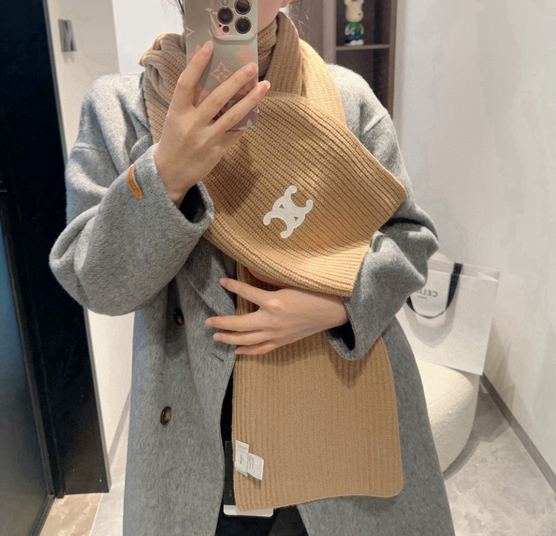 CELINE· 赛琳经典羊绒围巾❗来个硬货.麻溜的安排上.纯正出口❗原订单已经交货一批，其中一批刚过海关