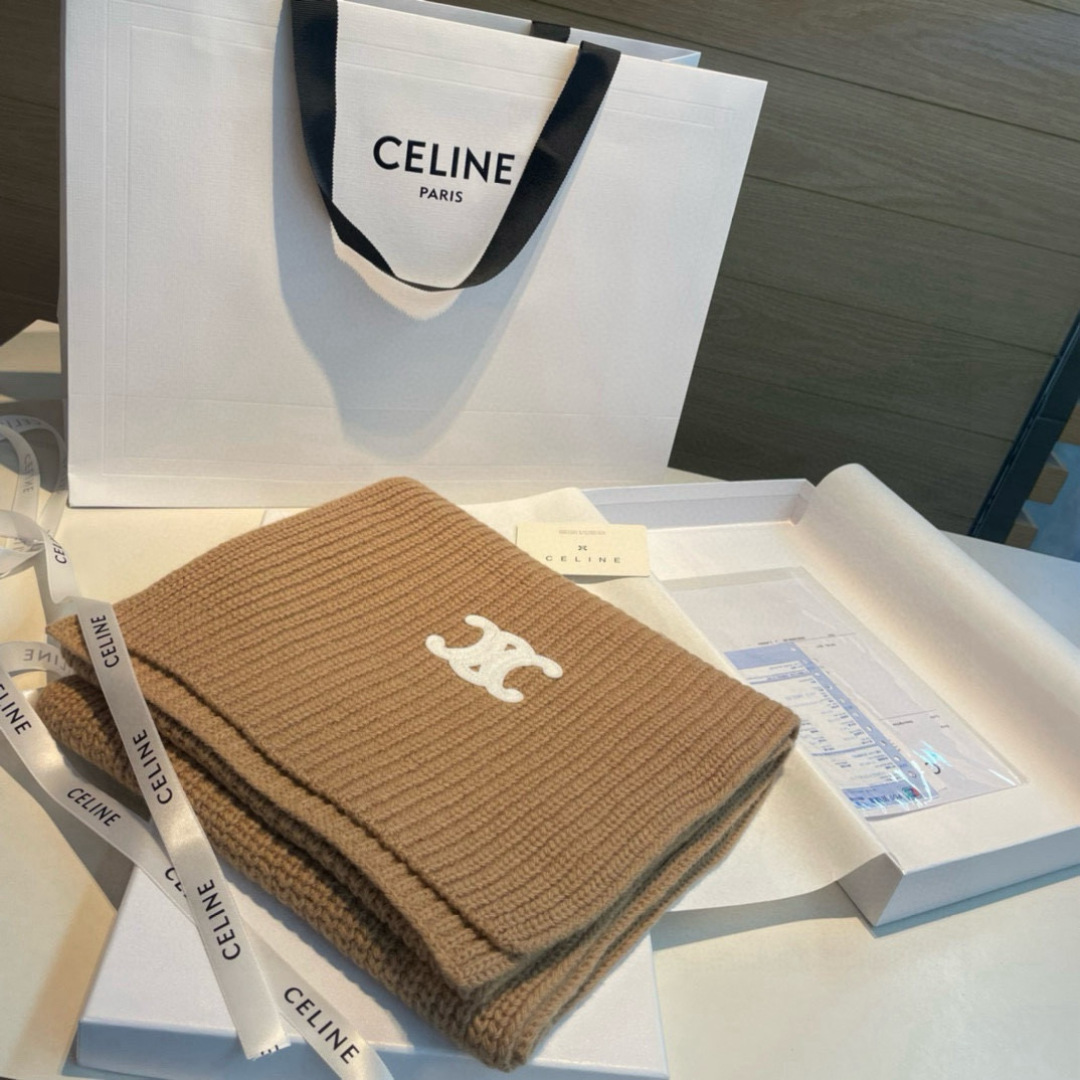CELINE· 赛琳经典羊绒围巾❗来个硬货.麻溜的安排上.纯正出口❗原订单已经交货一批，其中一批刚过海关