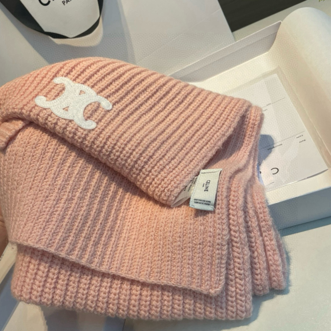 CELINE· 赛琳经典羊绒围巾❗来个硬货.麻溜的安排上.纯正出口❗原订单已经交货一批，其中一批刚过海关