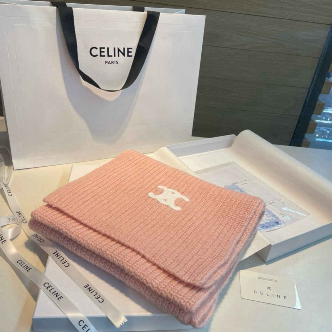 CELINE· 赛琳经典羊绒围巾❗来个硬货.麻溜的安排上.纯正出口❗原订单已经交货一批，其中一批刚过海关