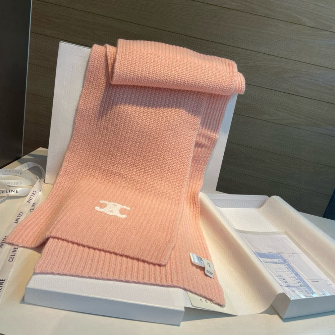 CELINE· 赛琳经典羊绒围巾❗来个硬货.麻溜的安排上.纯正出口❗原订单已经交货一批，其中一批刚过海关