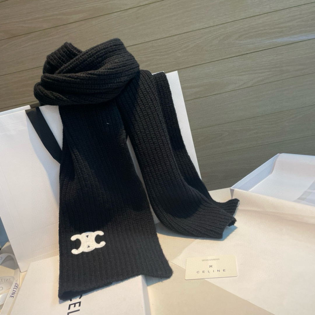 CELINE· 赛琳经典羊绒围巾❗来个硬货.麻溜的安排上.纯正出口❗原订单已经交货一批，其中一批刚过海关