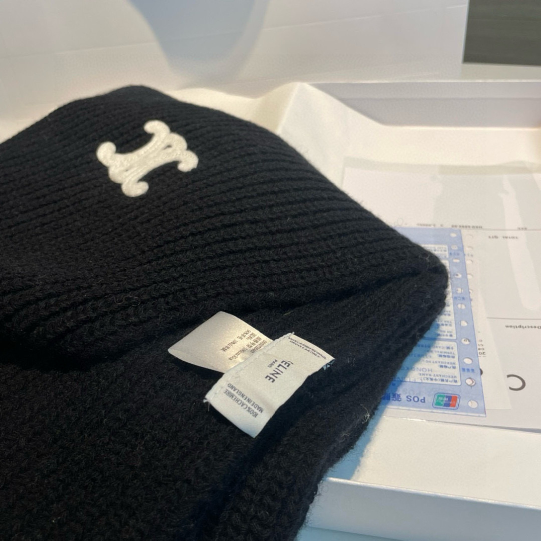 CELINE· 赛琳经典羊绒围巾❗来个硬货.麻溜的安排上.纯正出口❗原订单已经交货一批，其中一批刚过海关