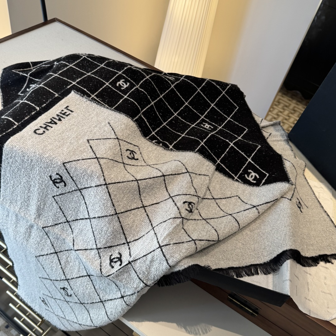 原单𝑪𝒉 菱格标志 45*200cm.100%山羊绒精选顶级山羊绒/绵羊毛/桑蚕丝，融合精湛工艺。触感细
