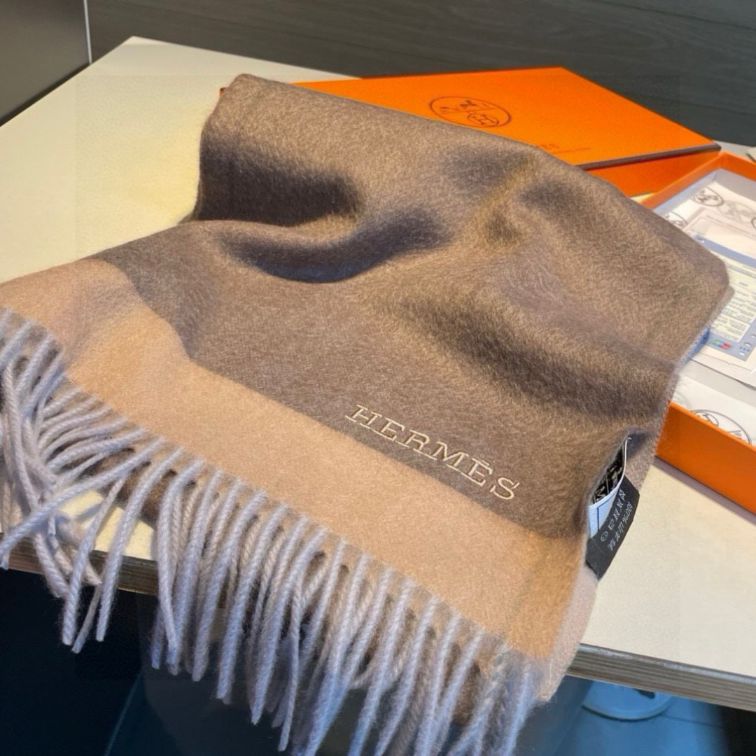 羊毛版本 🆕Hermes · 爱马仕❗️怒赞自留▪️❗️我们的男款围巾且买且珍惜~~男款真的很少，一年也