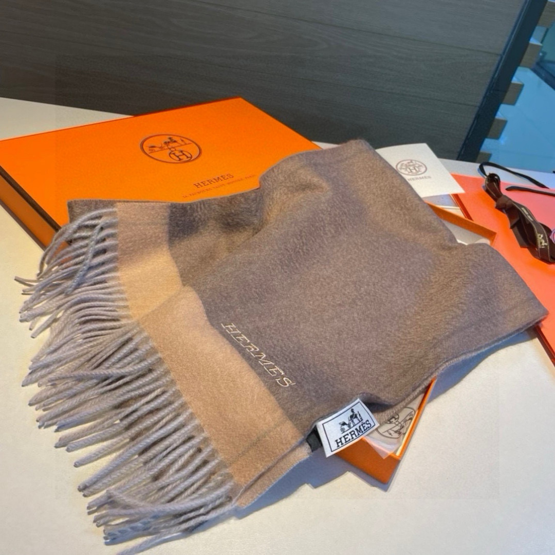 羊毛版本 🆕Hermes · 爱马仕❗️怒赞自留▪️❗️我们的男款围巾且买且珍惜~~男款真的很少，一年也
