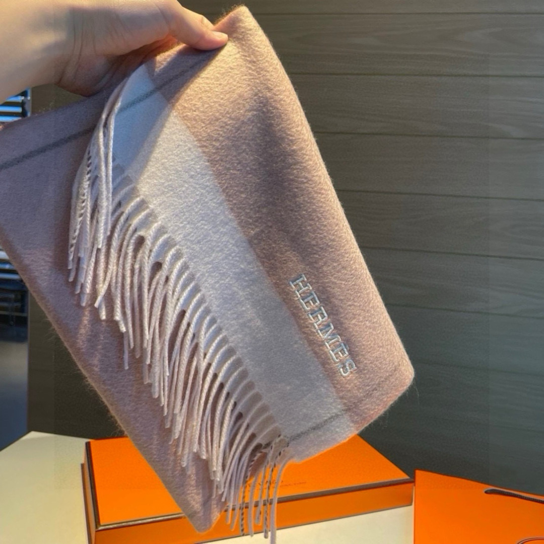 羊毛版本 🆕Hermes · 爱马仕❗️怒赞自留▪️❗️我们的男款围巾且买且珍惜~~男款真的很少，一年也