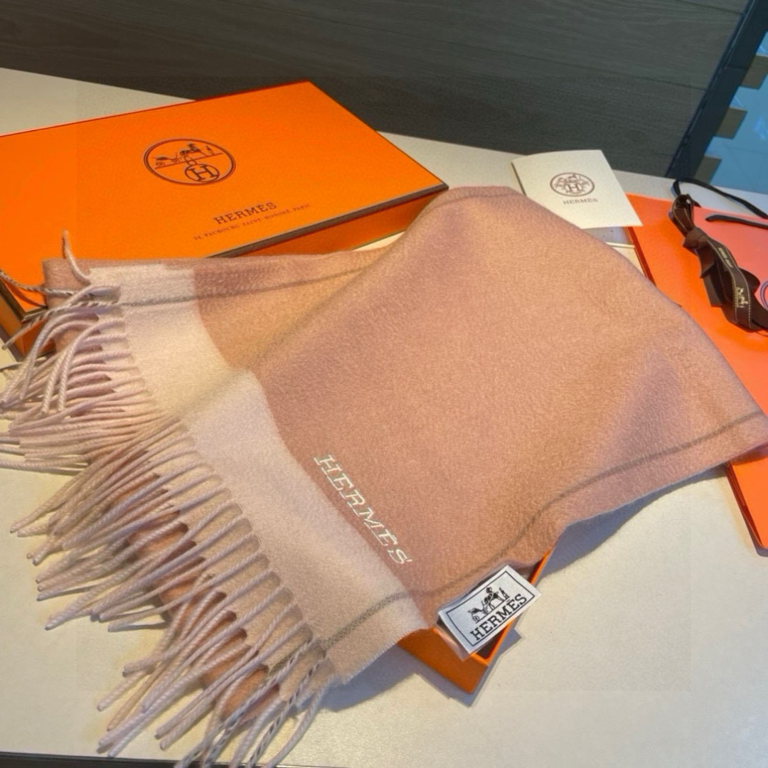 羊毛版本 🆕Hermes · 爱马仕❗️怒赞自留▪️❗️我们的男款围巾且买且珍惜~~男款真的很少，一年也