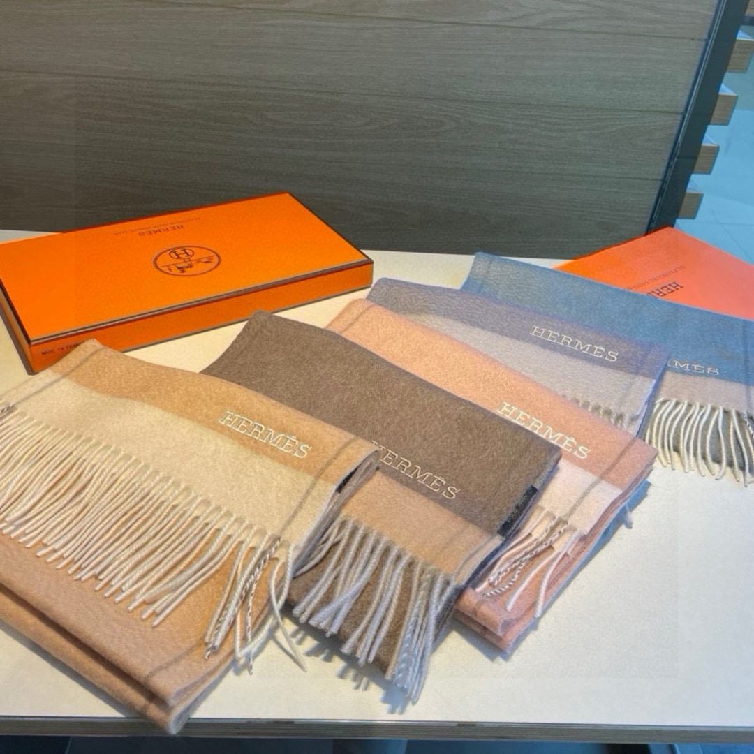 羊毛版本 🆕Hermes · 爱马仕❗️怒赞自留▪️❗️我们的男款围巾且买且珍惜~~男款真的很少，一年也