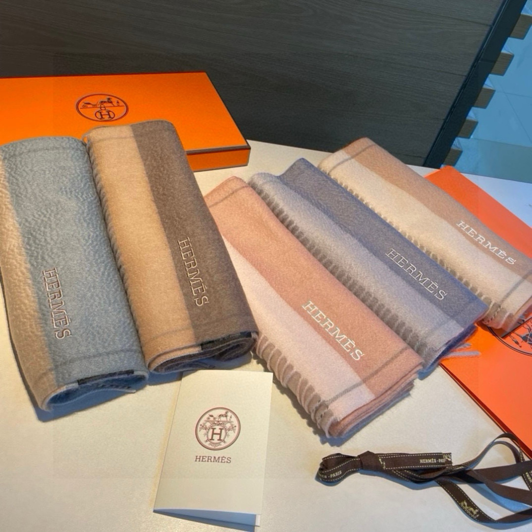 羊毛版本 🆕Hermes · 爱马仕❗️怒赞自留▪️❗️我们的男款围巾且买且珍惜~~男款真的很少，一年也