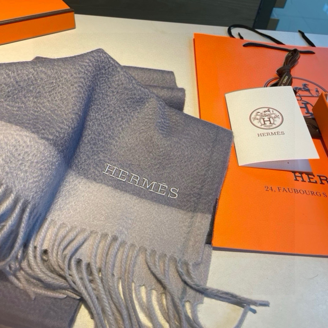 羊毛版本 🆕Hermes · 爱马仕❗️怒赞自留▪️❗️我们的男款围巾且买且珍惜~~男款真的很少，一年也