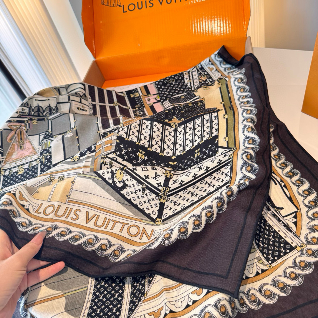 ❄【双面同色】原单Lv140cm丝绒方本款方巾，丝印工艺刻画丰富细节，描绘 Monogram 薇薇安之家