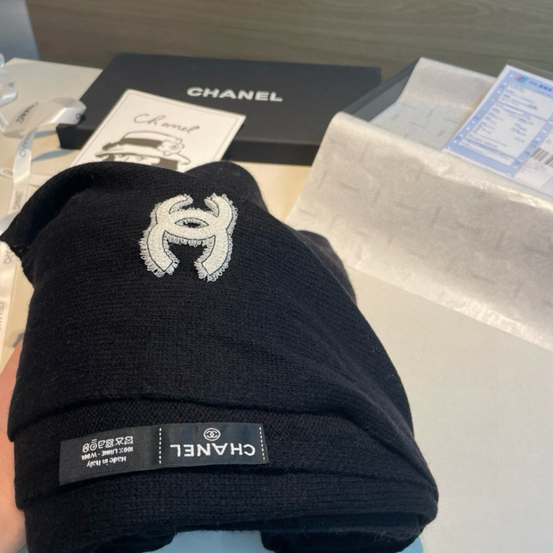 强烈重磅推荐！！！质感好货，怒吼福利推荐款❗️Chanel主打的羊绒围巾~非常难得！！这个围巾最大的感触