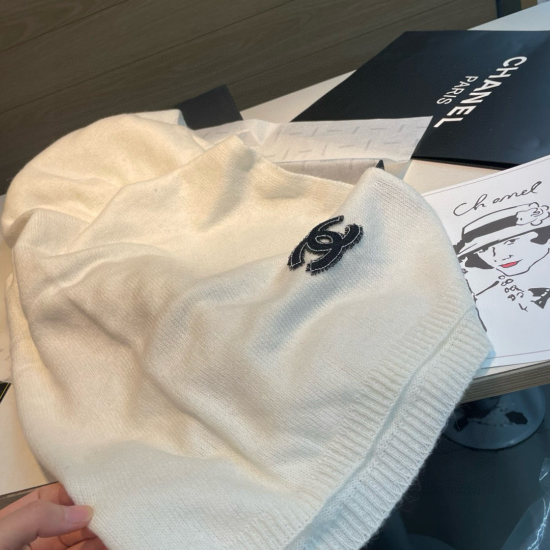 强烈重磅推荐！！！质感好货，怒吼福利推荐款❗️Chanel主打的羊绒围巾~非常难得！！这个围巾最大的感触