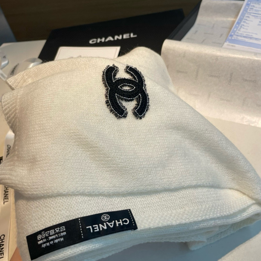 强烈重磅推荐！！！质感好货，怒吼福利推荐款❗️Chanel主打的羊绒围巾~非常难得！！这个围巾最大的感触