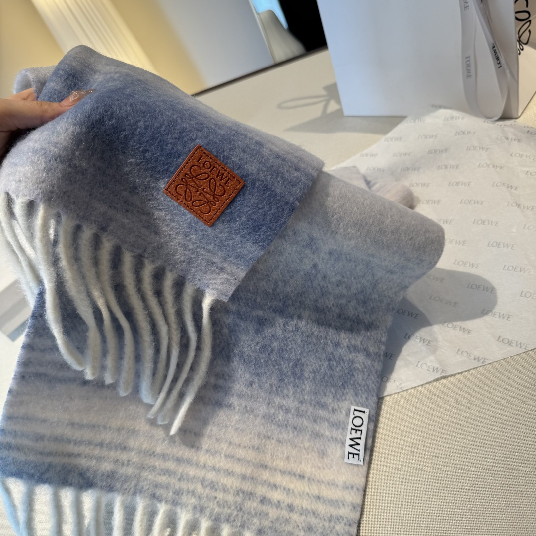 ▪❤️️罗意威超美新款马海毛渐变围巾！超级推荐入手！】质感好货！主打的马海毛围巾~据说超难买哦！！打了好