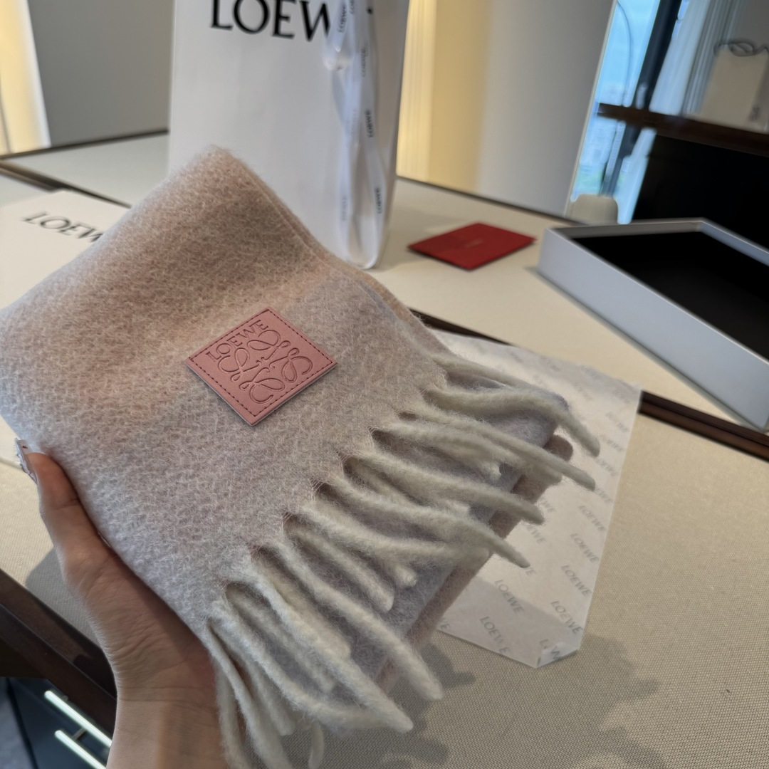 ▪❤️️罗意威超美新款马海毛渐变围巾！超级推荐入手！】质感好货！主打的马海毛围巾~据说超难买哦！！打了好