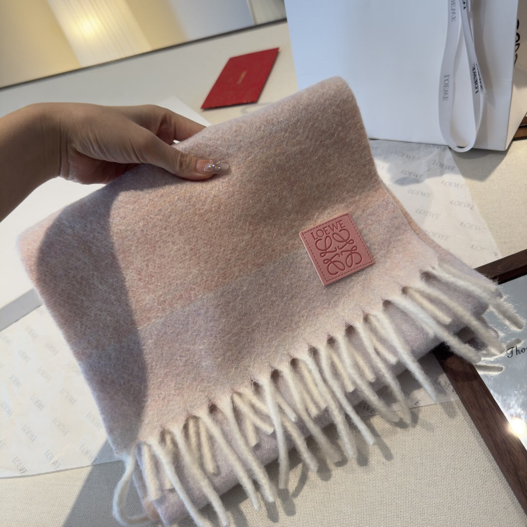 ▪❤️️罗意威超美新款马海毛渐变围巾！超级推荐入手！】质感好货！主打的马海毛围巾~据说超难买哦！！打了好