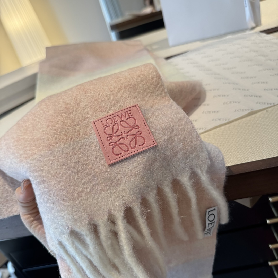 ▪❤️️罗意威超美新款马海毛渐变围巾！超级推荐入手！】质感好货！主打的马海毛围巾~据说超难买哦！！打了好