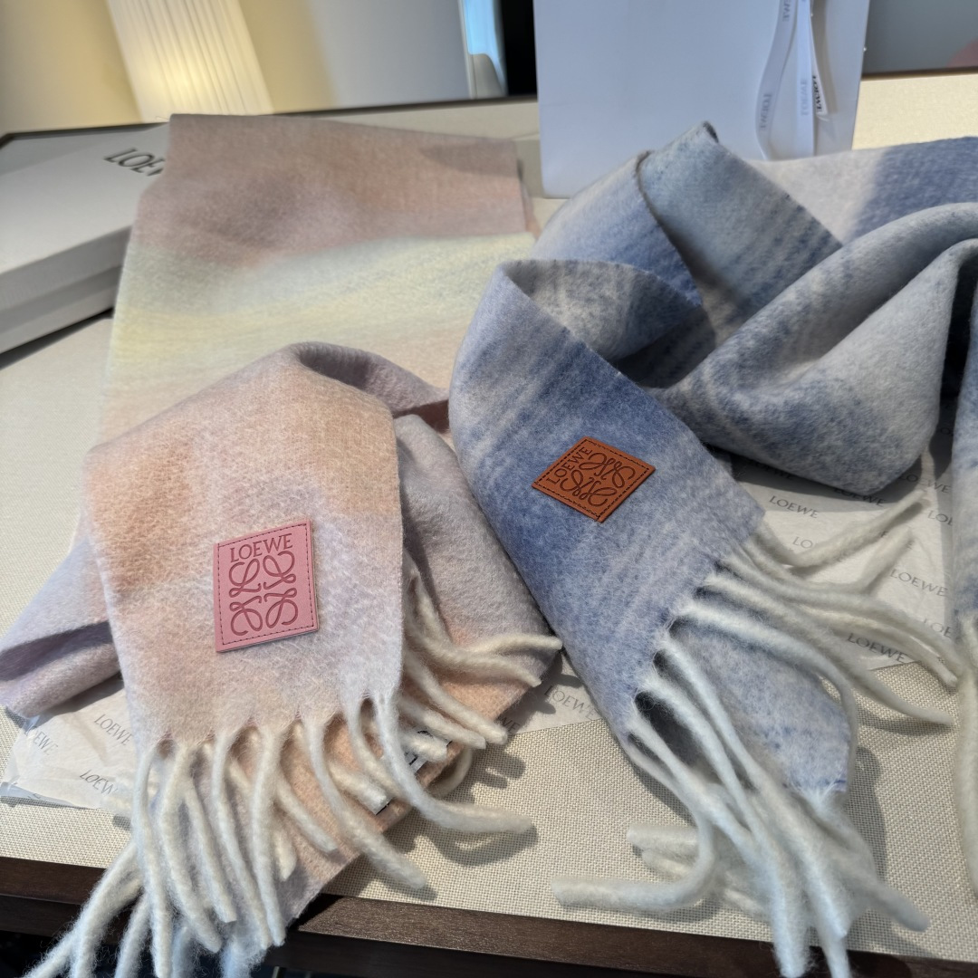 ▪❤️️罗意威超美新款马海毛渐变围巾！超级推荐入手！】质感好货！主打的马海毛围巾~据说超难买哦！！打了好