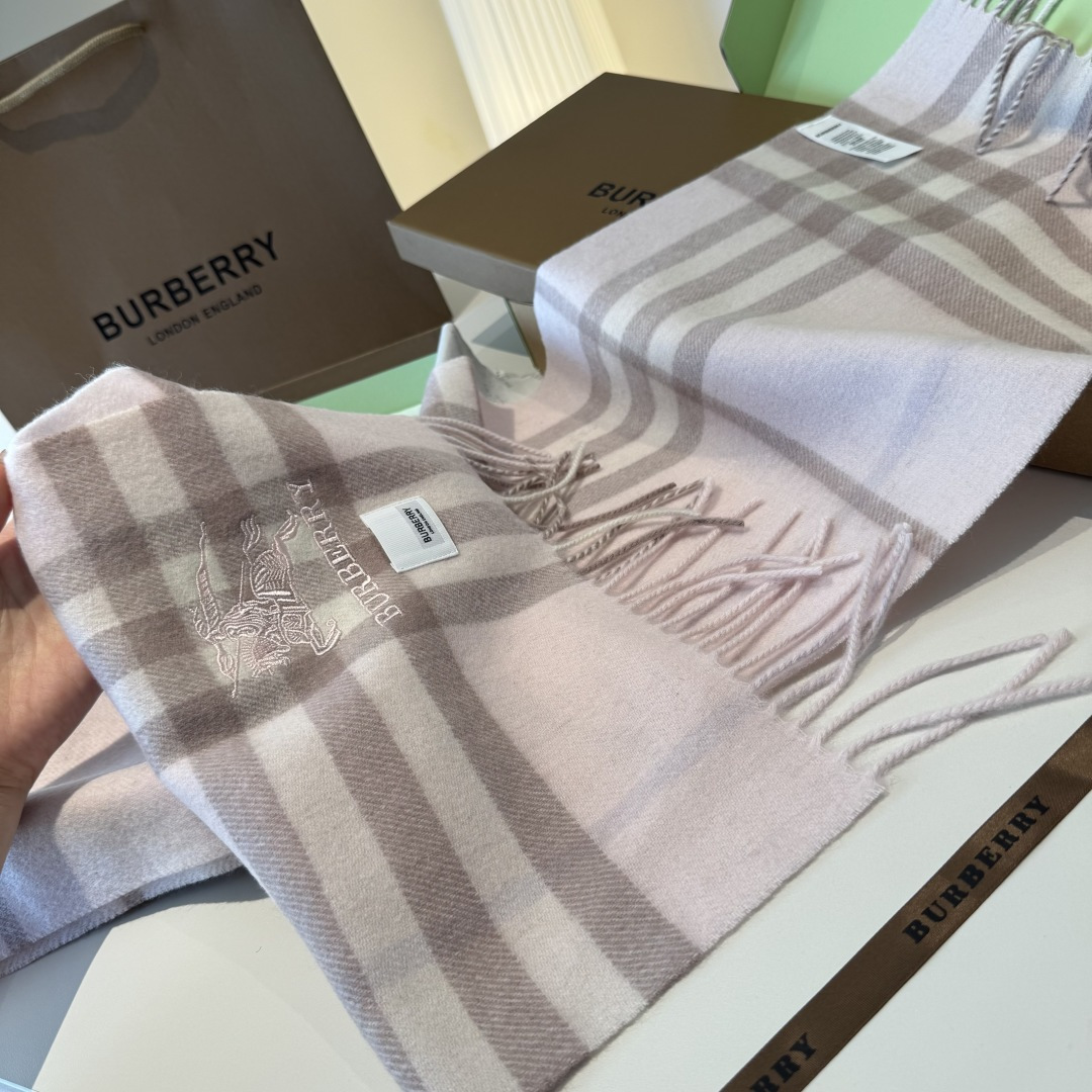 B家。【男女围巾】怒赞自留，难得的高端男款！家属福利！巴宝莉非常正的男士围巾~面料大爱，非常柔软细腻舒服