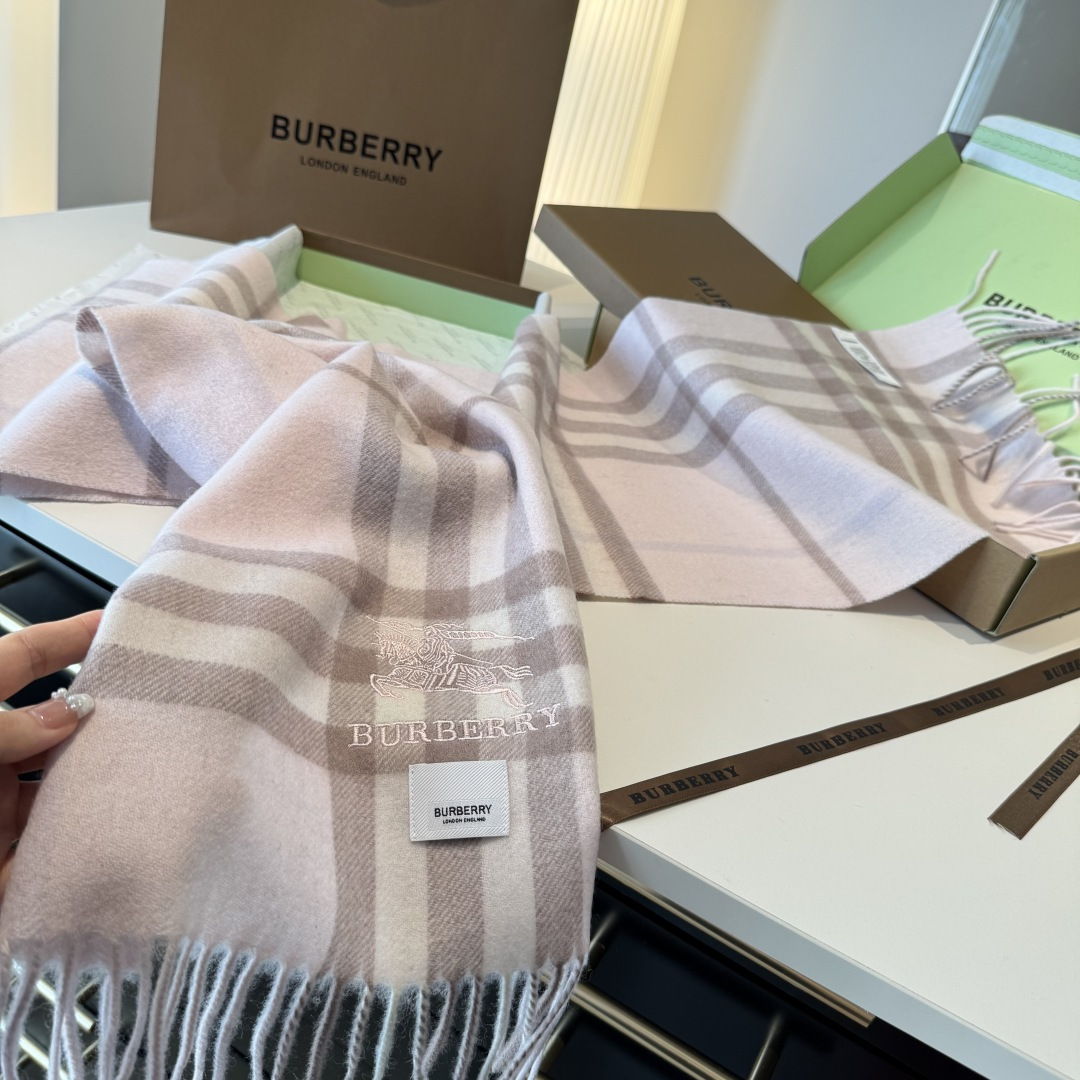 B家。【男女围巾】怒赞自留，难得的高端男款！家属福利！巴宝莉非常正的男士围巾~面料大爱，非常柔软细腻舒服