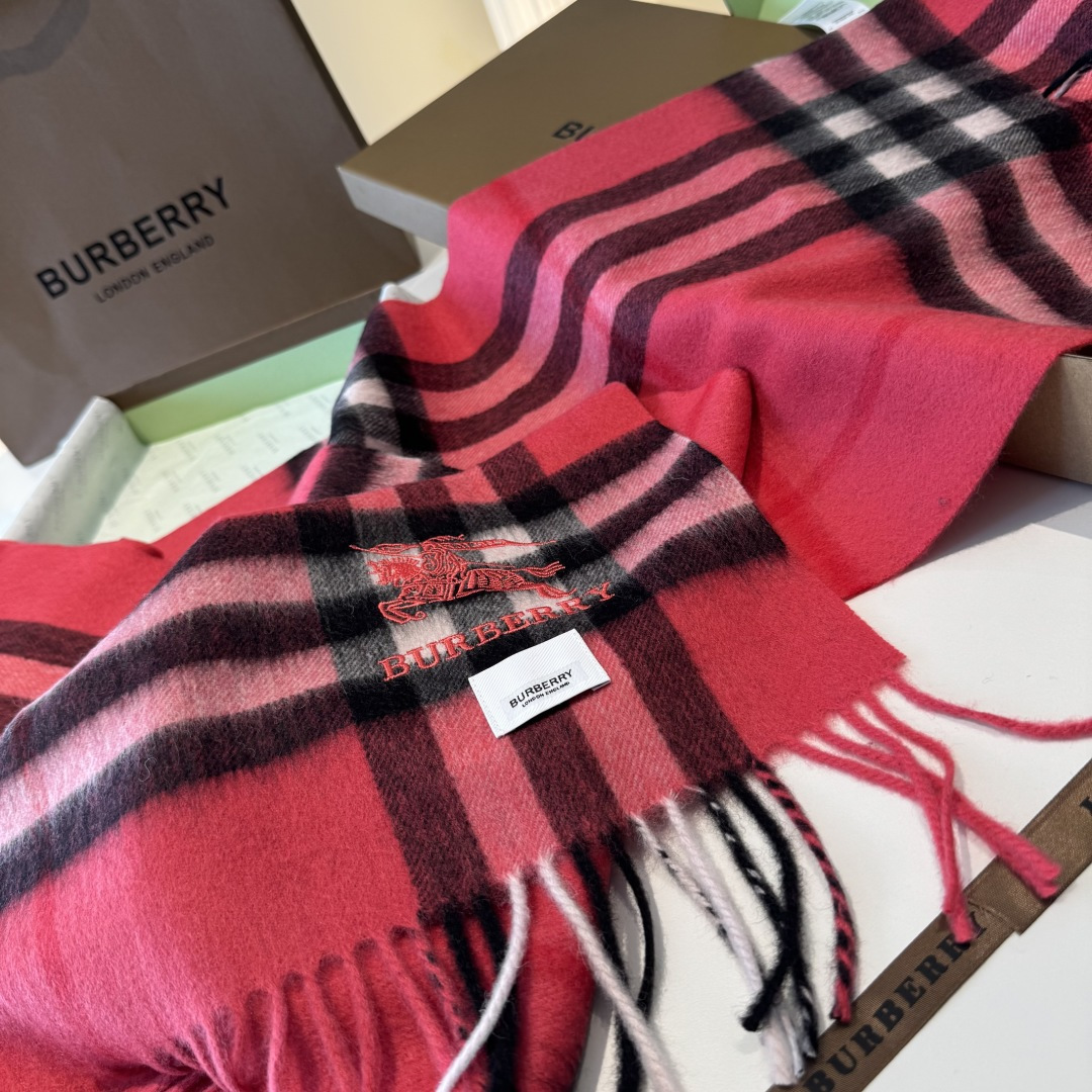 B家。【男女围巾】怒赞自留，难得的高端男款！家属福利！巴宝莉非常正的男士围巾~面料大爱，非常柔软细腻舒服