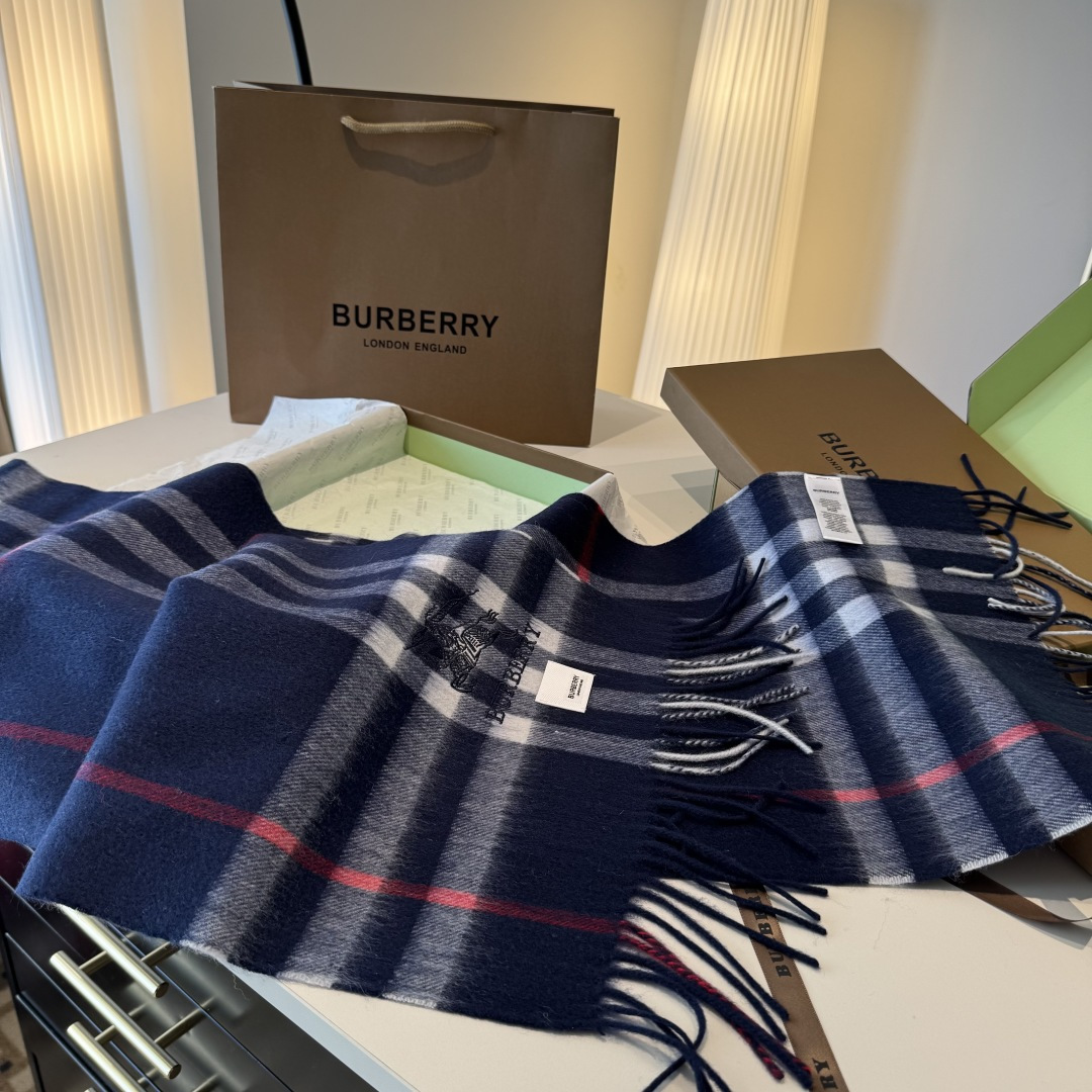 B家。【男女围巾】怒赞自留，难得的高端男款！家属福利！巴宝莉非常正的男士围巾~面料大爱，非常柔软细腻舒服