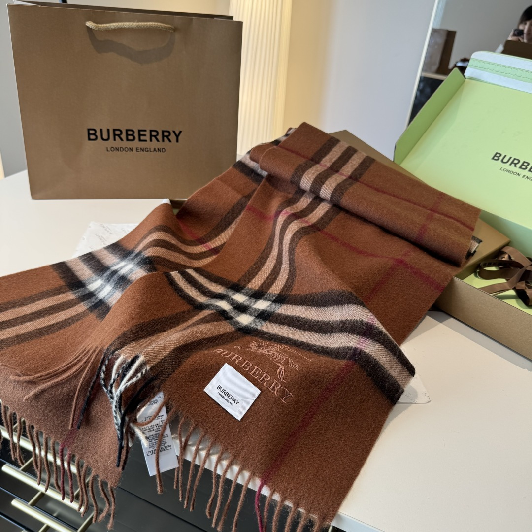 B家。【男女围巾】怒赞自留，难得的高端男款！家属福利！巴宝莉非常正的男士围巾~面料大爱，非常柔软细腻舒服